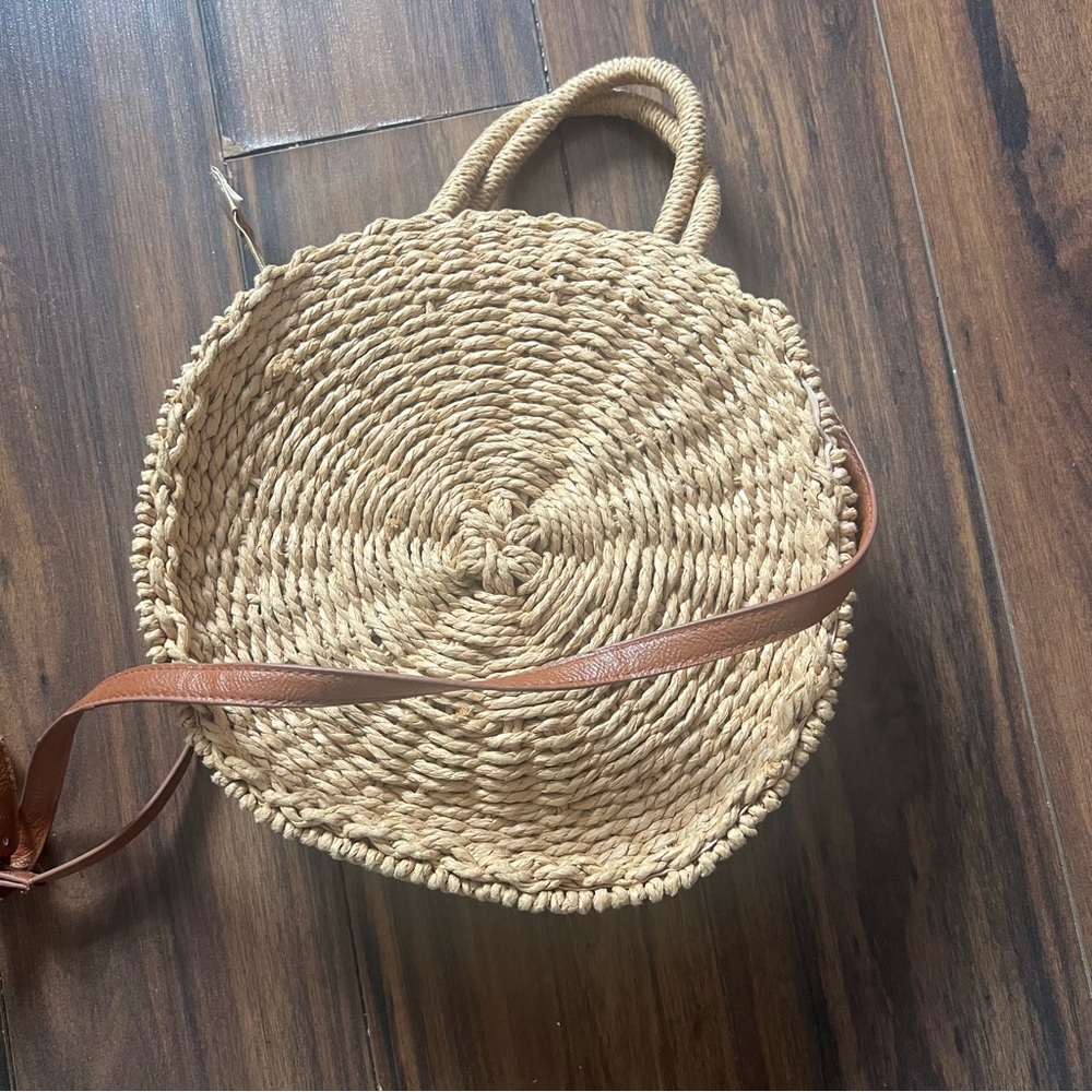 Reitmans Round Woven Straw Crossbody Bag with Brown Strap - Picture 5 of 7